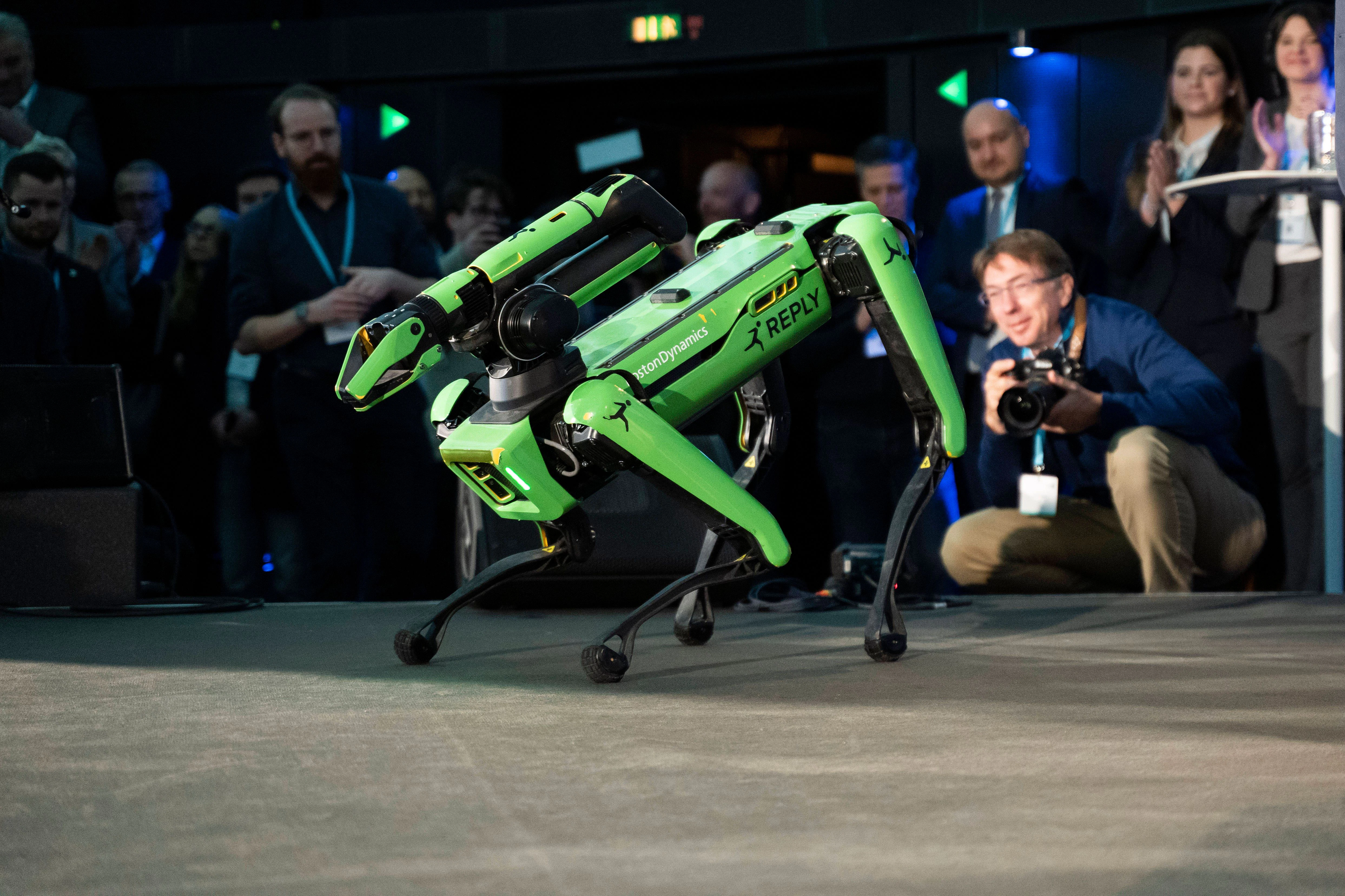 Roboter von Boston Dynamics auf der Bühne der Bavarian International Conference on A im Februar 2023.