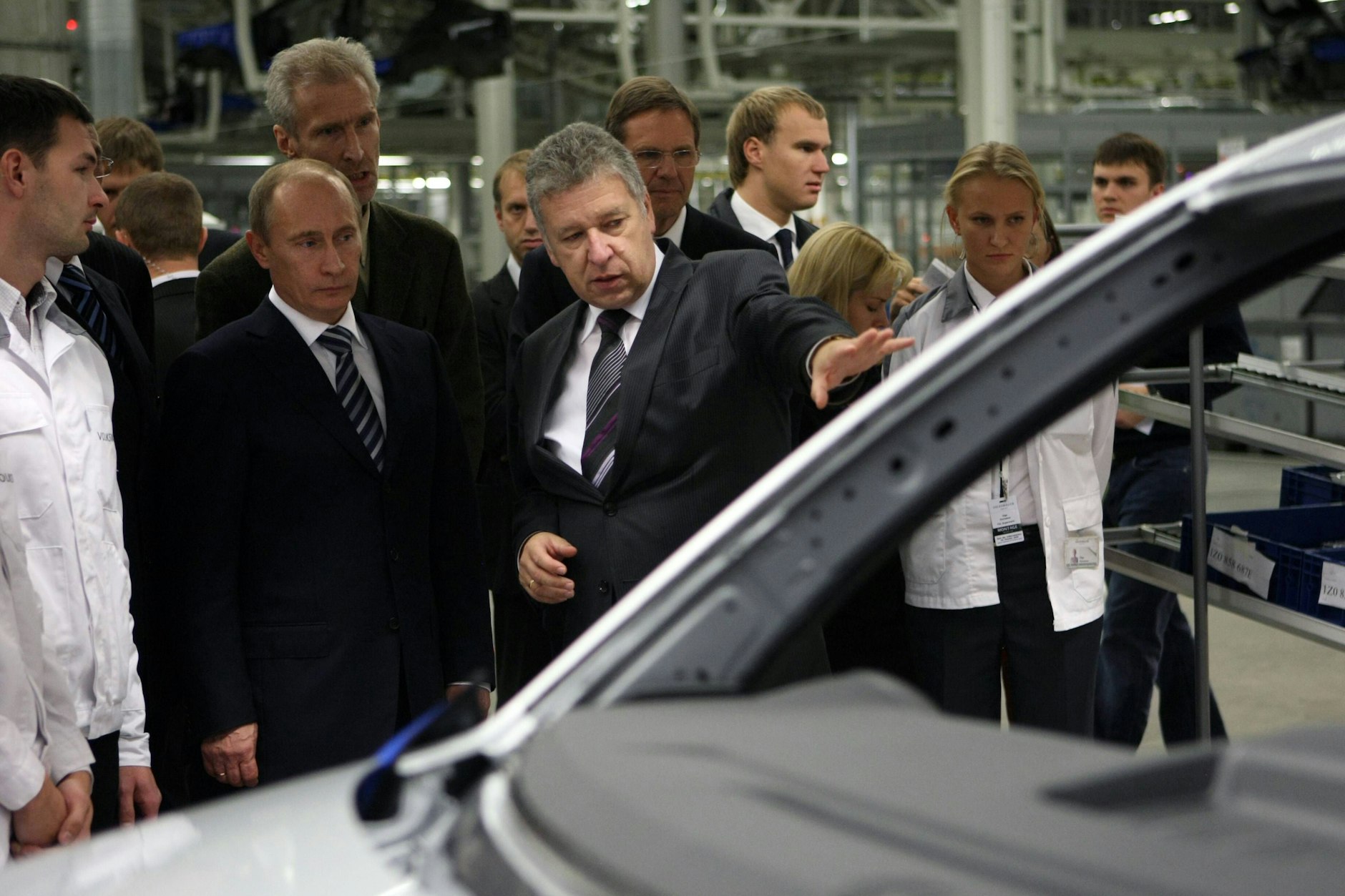 Wladimir Putin besucht das VW-Werk im Jahr 2009.