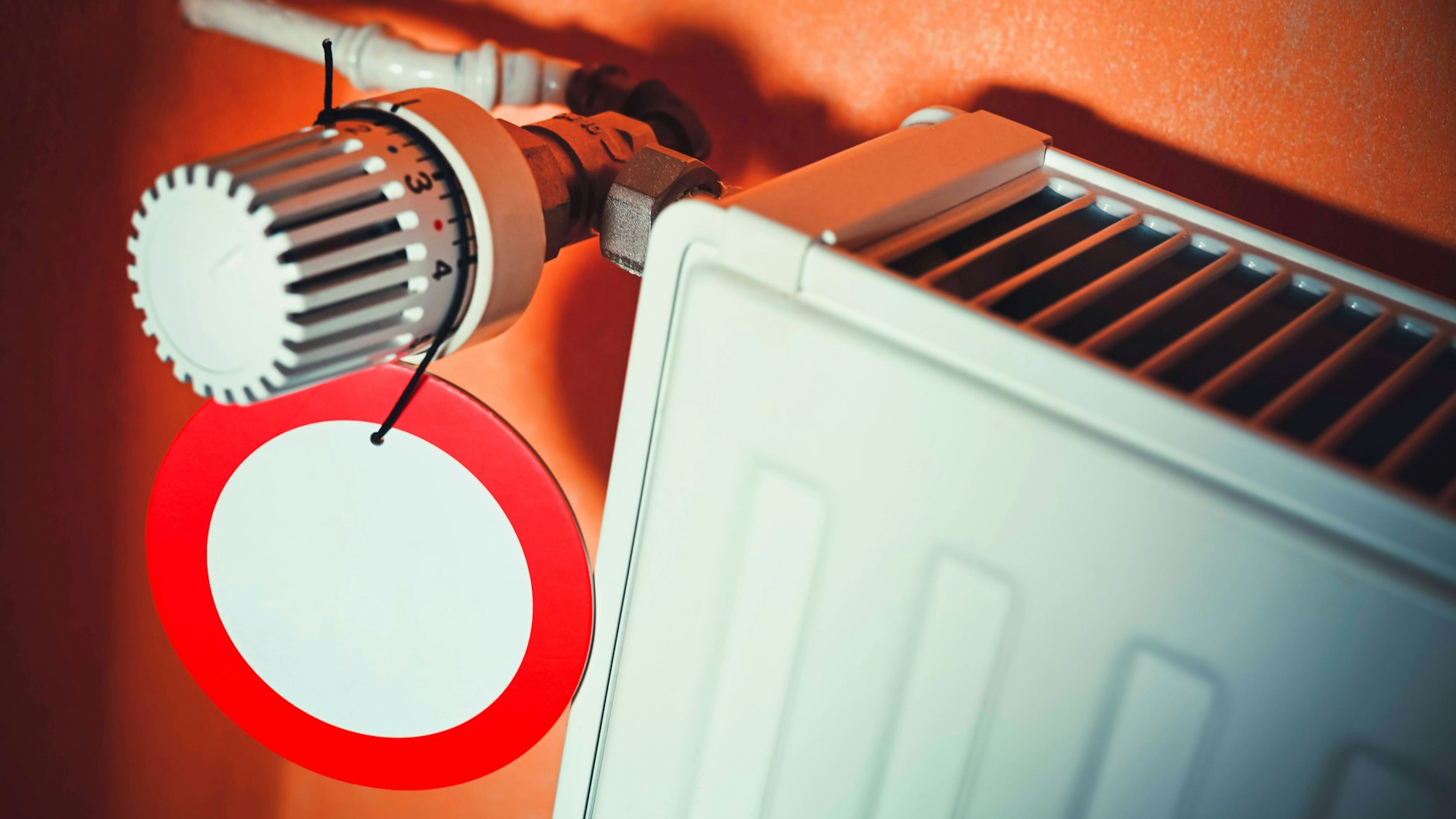 Der Deutsche Mieterbund warnt beim Heizungsgesetz zum Austausch alter Öl- und Gasheizungen vor einer finanziellen Überforderung für Mieterinnen und Mieter.