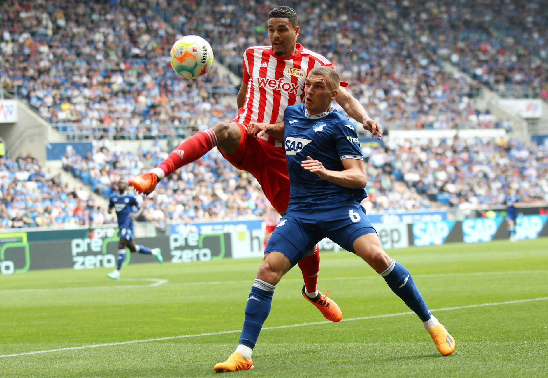 Nach langsamem Beginn entwickelt sich eine intensive Partie.