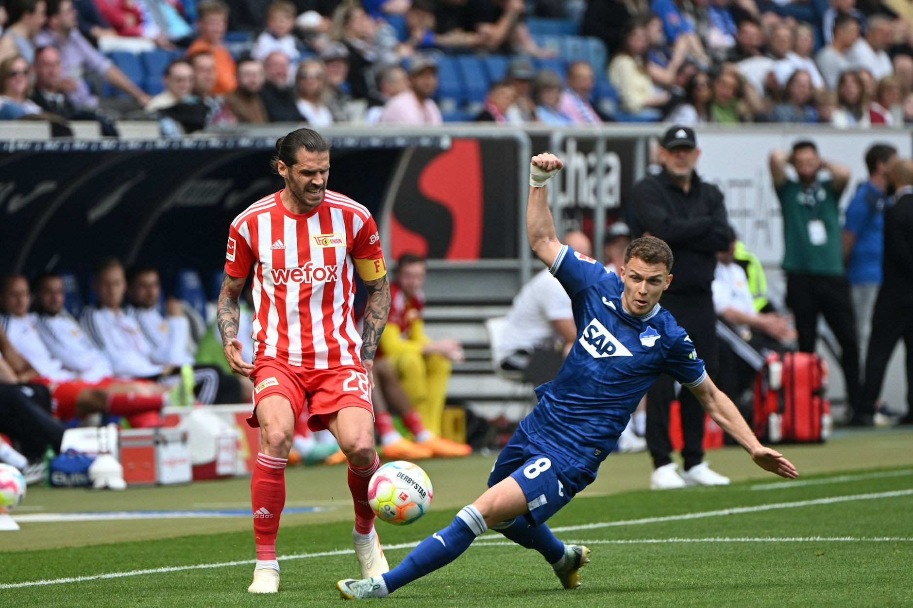 Christopher Trimmel (l.) bereitete Unions ersten Treffer in Hoffenheim mit einem Eckball vor.