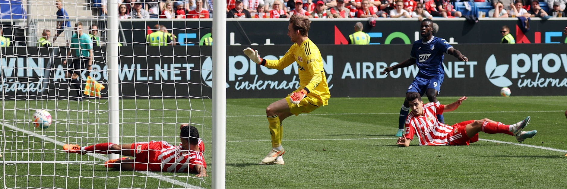 Der Anfang vom Ende: Hoffenheims Ihlas Bebou trifft zum 1:0 gegen den 1. FC Union.