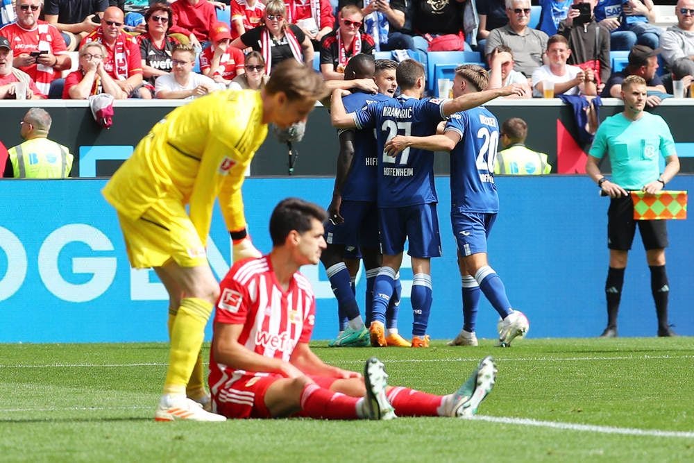 Unions Diogo Leite muss von Keeper Frederik Rönnow aufgebaut werden.
