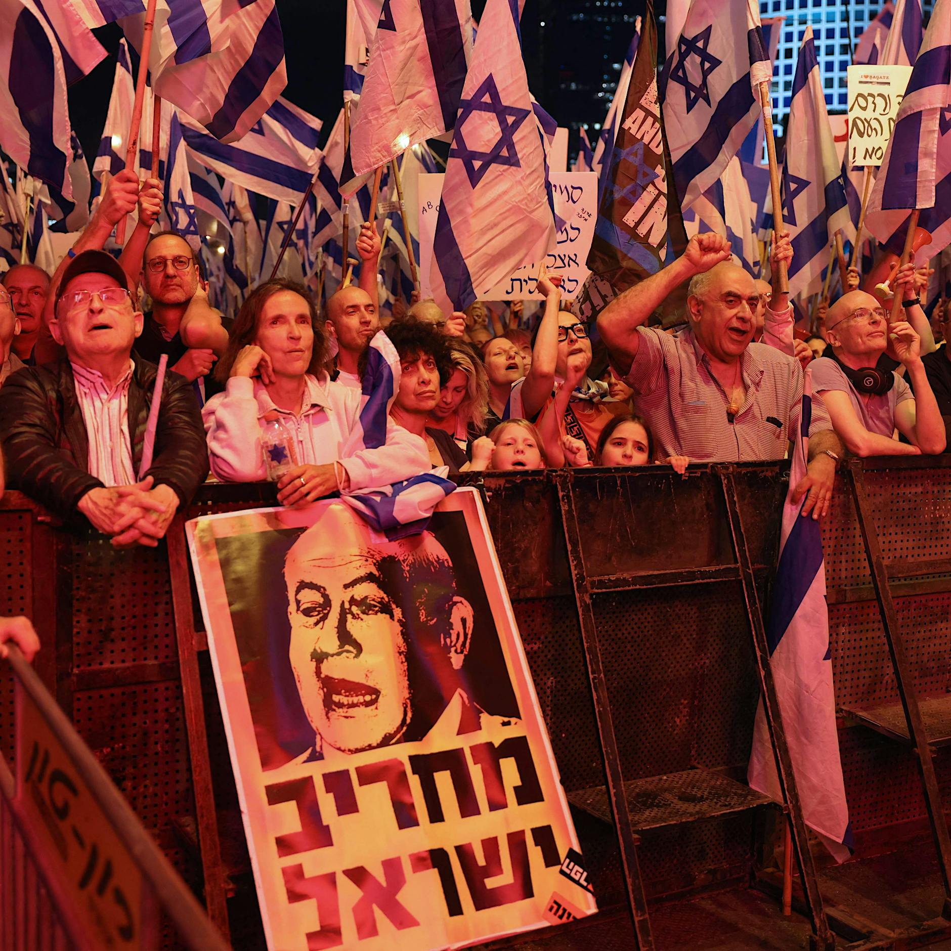 „Plündernde Regierung“: Zehntausende Israelis setzen Proteste gegen Netanjahu fort