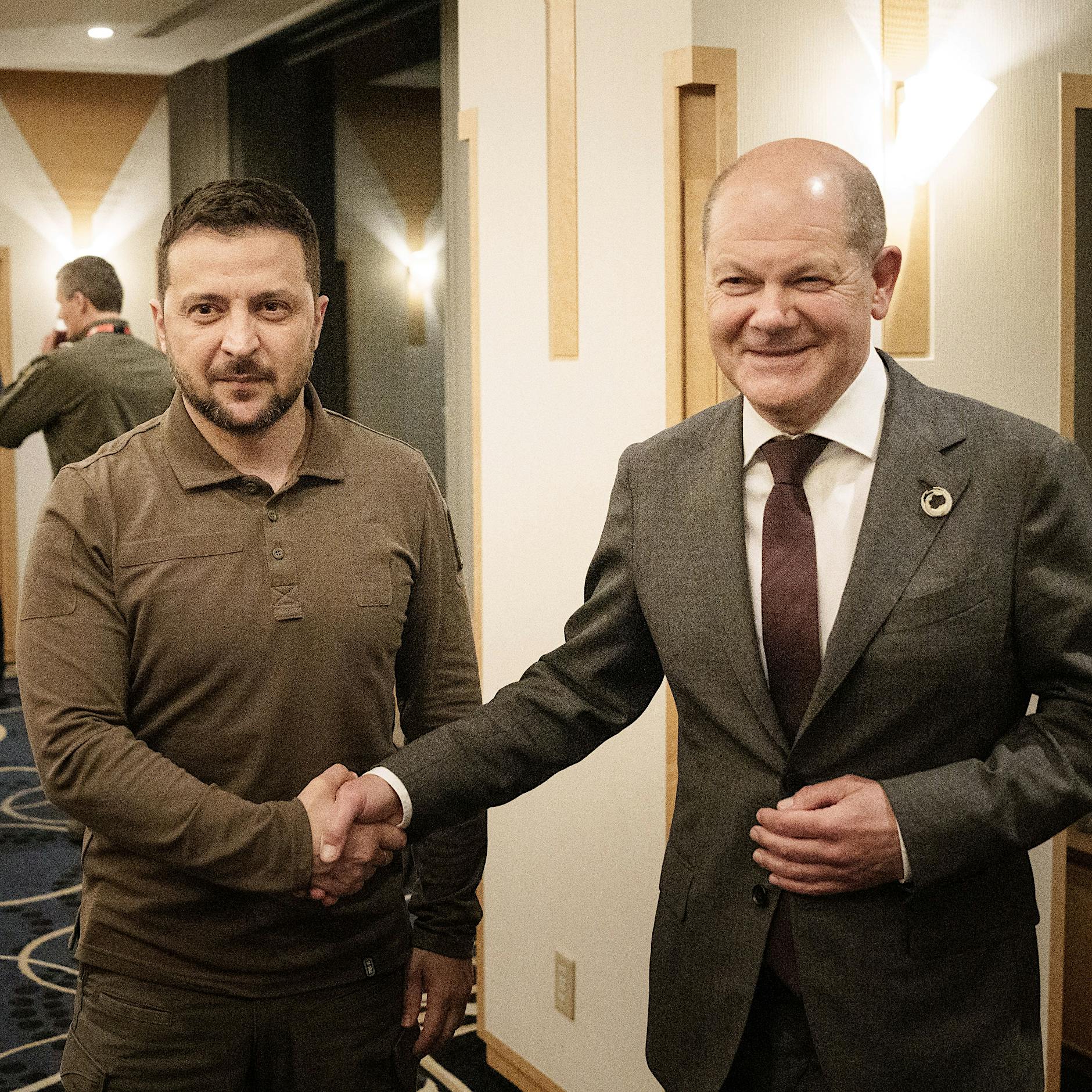 20-Minuten-Gespräch: Olaf Scholz trifft Selenskyj in Japan – „gut, dich zu sehen“