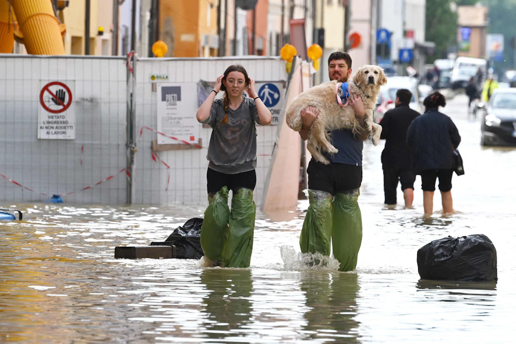 Unwetter in Italien: 36.000 Menschen verlieren Häuser, Warnstufe Rot verlängert
