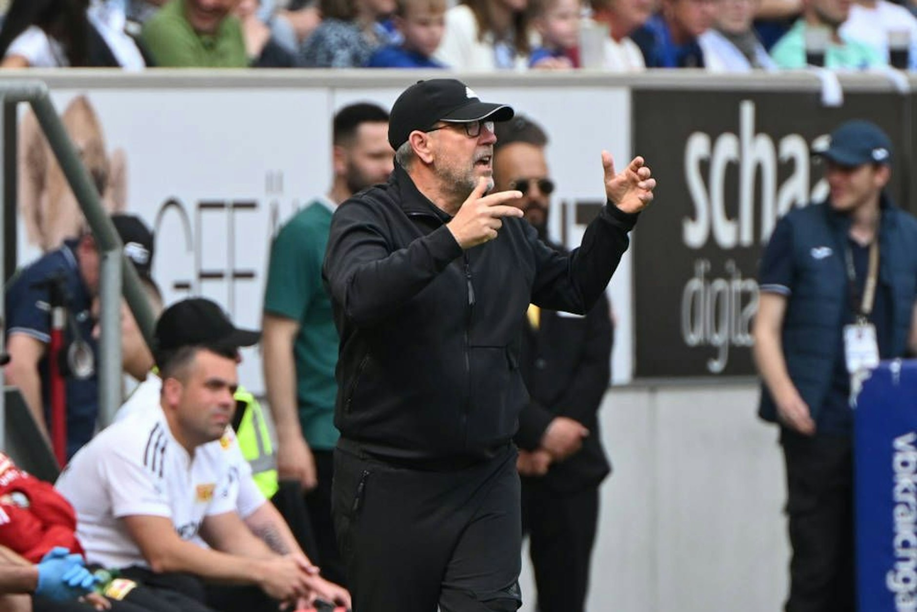 Unions Urs Fischer muss mit ansehen, wie seine Mannschaft in Hoffenheim ins Straucheln kommt.