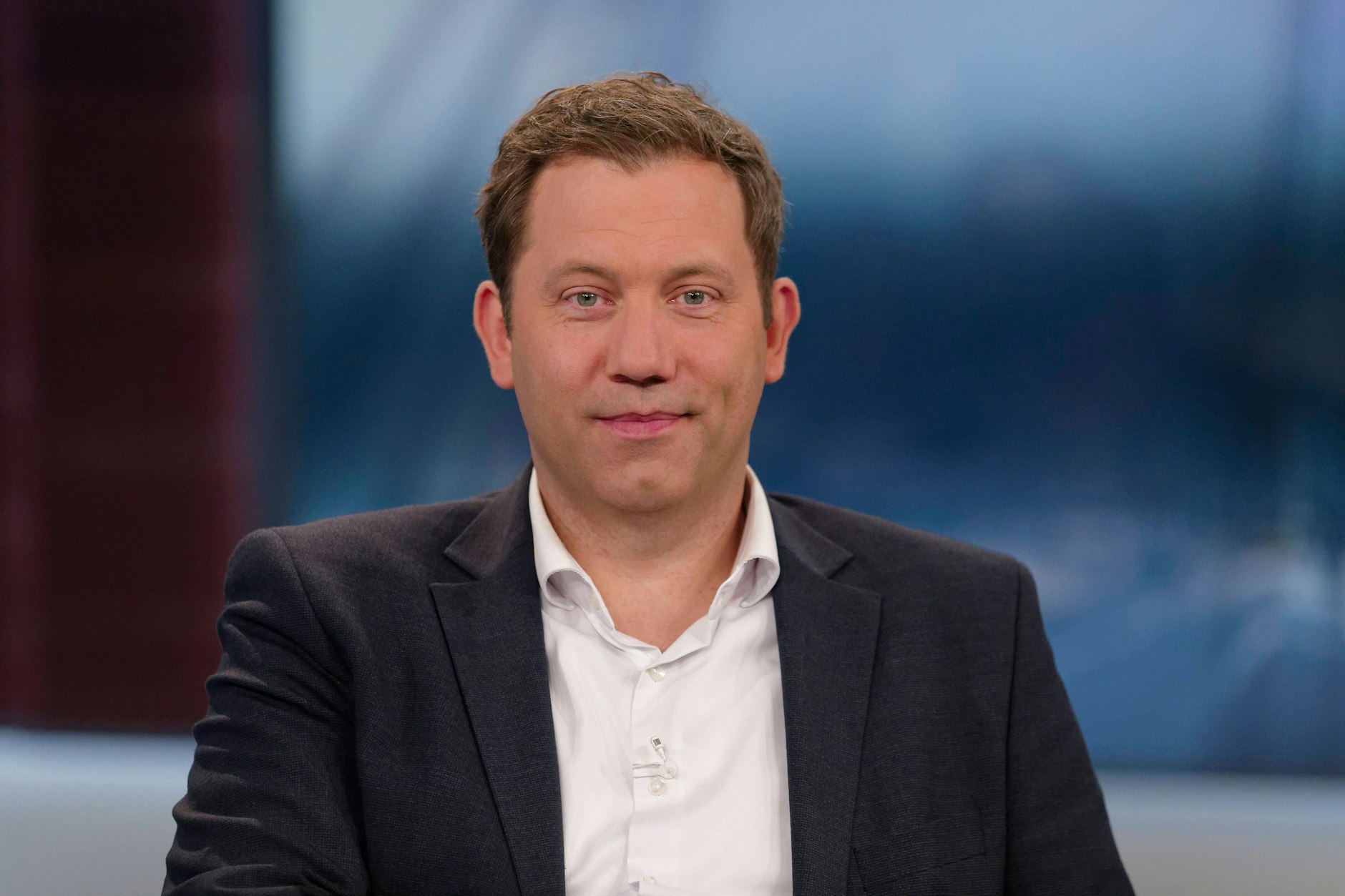 Der SPD-Vorsitzende Lars Klingbeil in eine Fernsehstudio