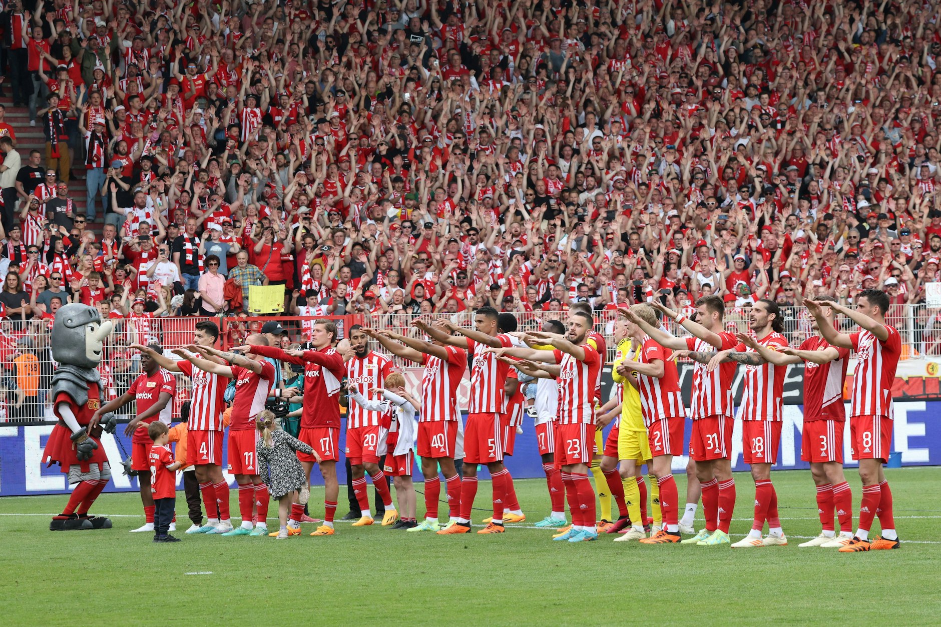 Die Spieler des 1. FC Union Berlin wollen mit ihren Fans am Sonnabend den Einzug in die Champions League feiern.