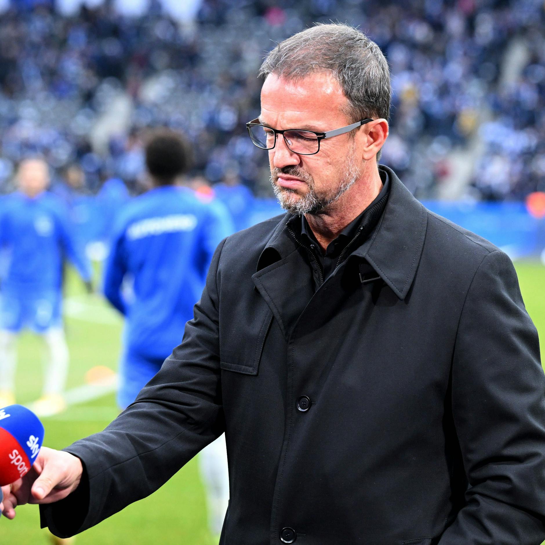 Ex-Manager Fredi Bobic verzettelte sich komplett bei der Kaderzusammenstellung und musste gehen – viel zu spät.