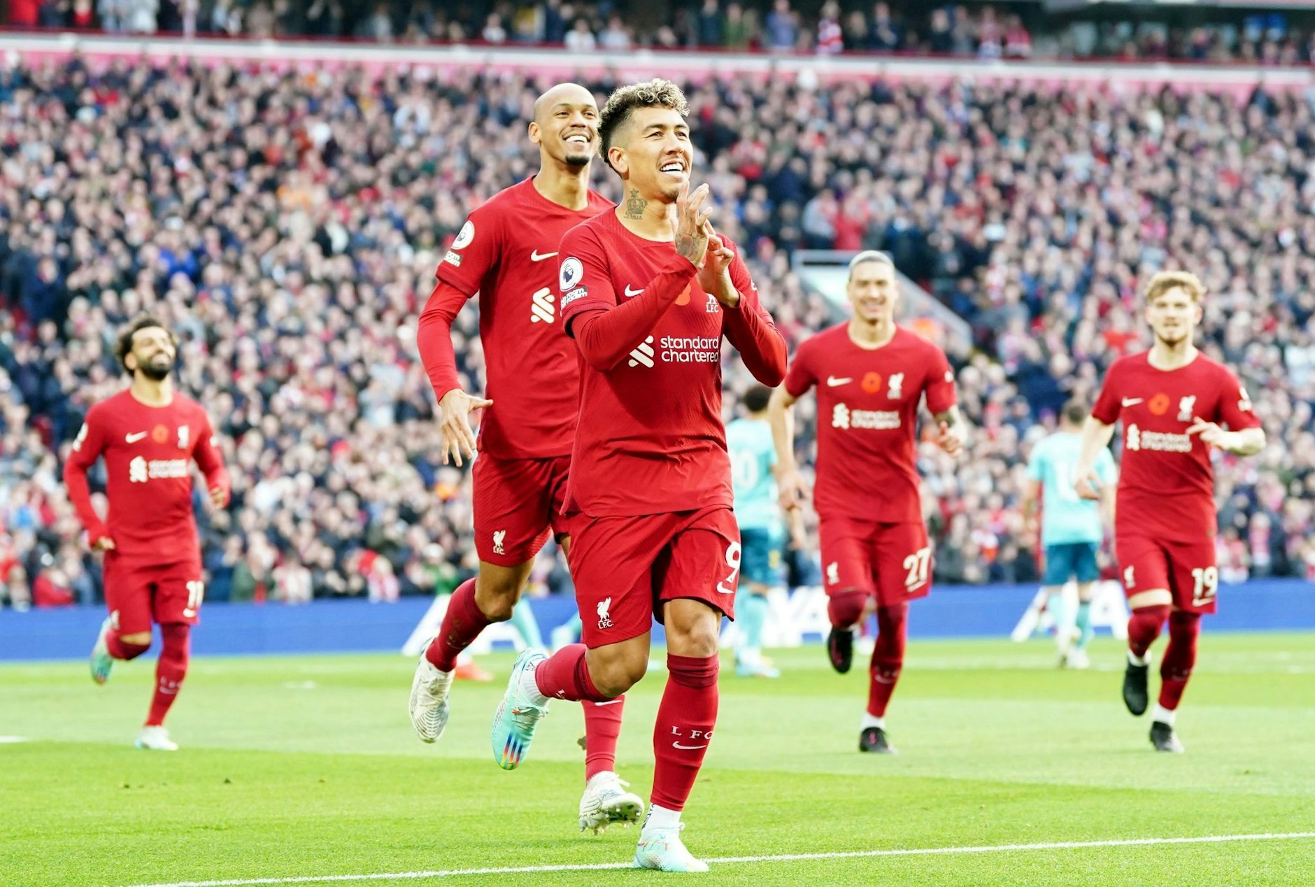ARCHIV - Roberto Firmino (M) wird den FC Liverpool verlassen.  