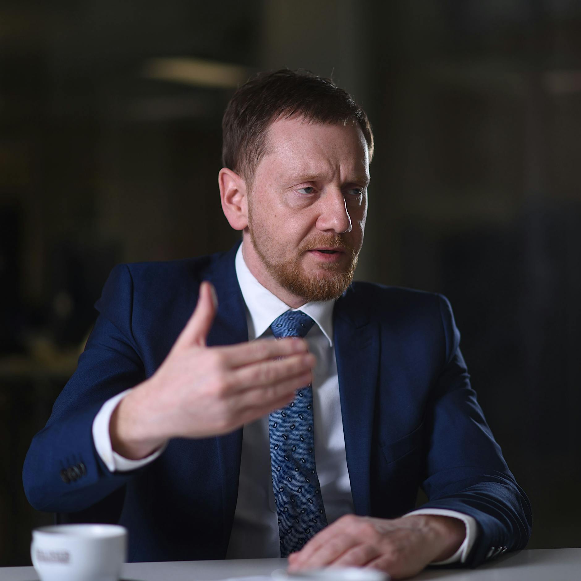 Weil alle zu uns wollen: Kretschmer fordert Kürzung der Asylbewerber-Leistungen