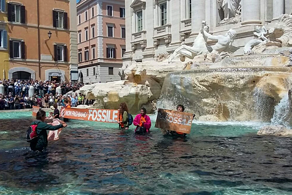 Letzte Generation schwärzt weltberühmten Trevi-Brunnen