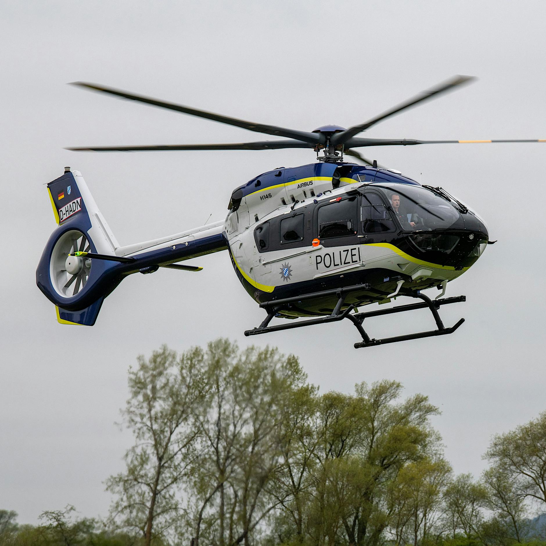 Männer am Vatertag verschwunden: Suche mit Drohnen, Tauchern, Hubschraubern