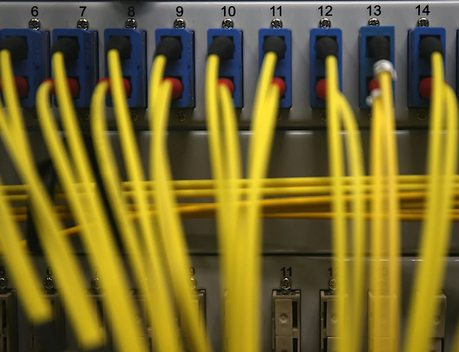 ARCHIV - Auch wenn die Breitbandverbindung in Deutschland häufiger stockt, ist die Nachfrage nach superschnellen Gigabit-Verbindungen verhalten.  