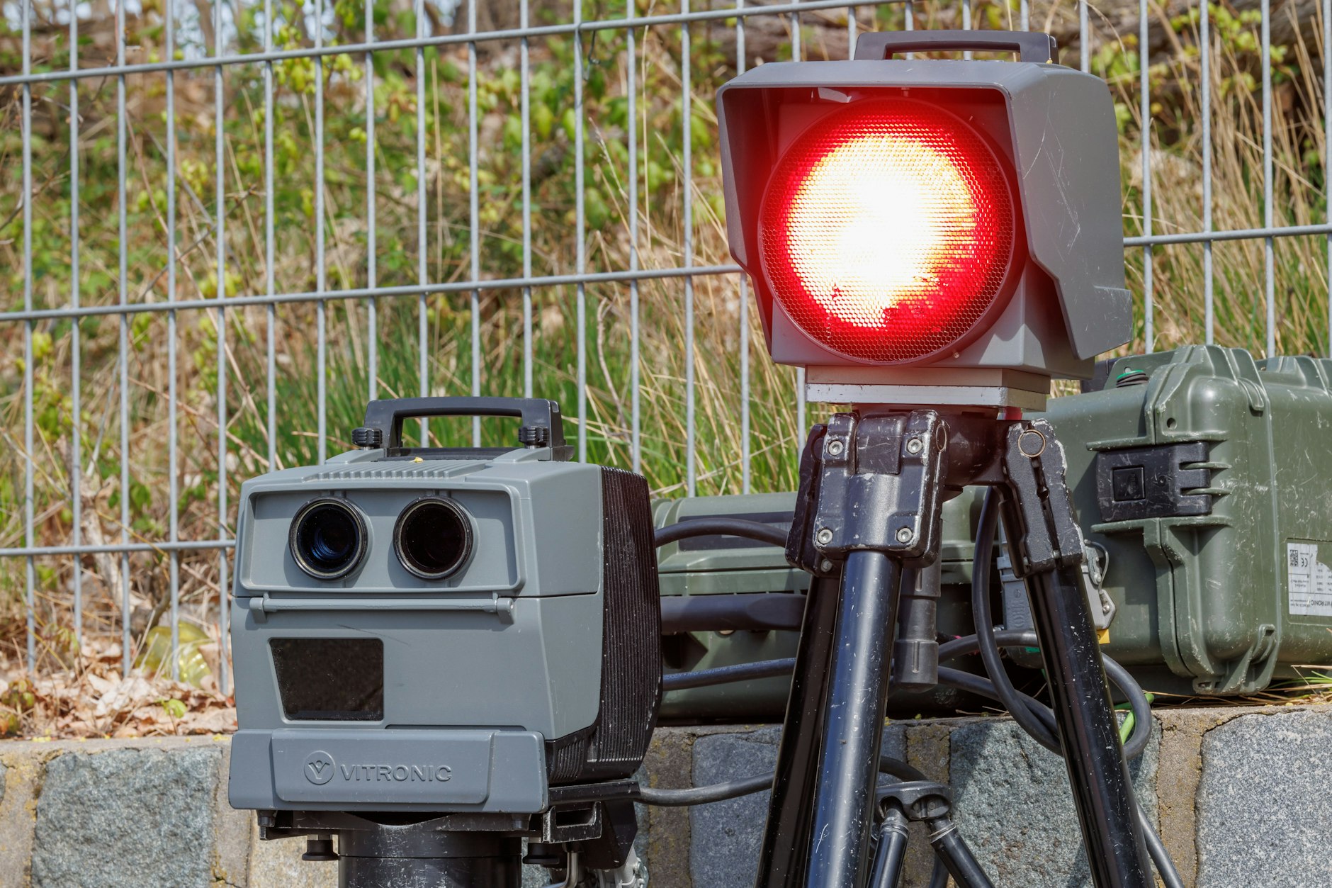 Die meisten Autofahrer werden ab und an geblitzt - in Lorüns in Österreich hatten viele Raser allerdings großes Glück.
