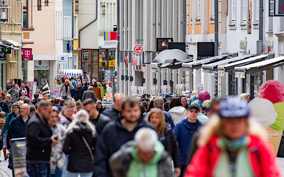 Laut einer Umfrage sehen mehr als zwei Drittel der Bürger die Demokratie in Gefahr.