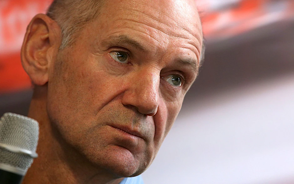 ARCHIV - Seit 17 Jahren ist Adrian Newey bereits Cheftechniker bei Red Bull, nun wurde sein Vertrag auf unbekannte Zeit verlängert.  