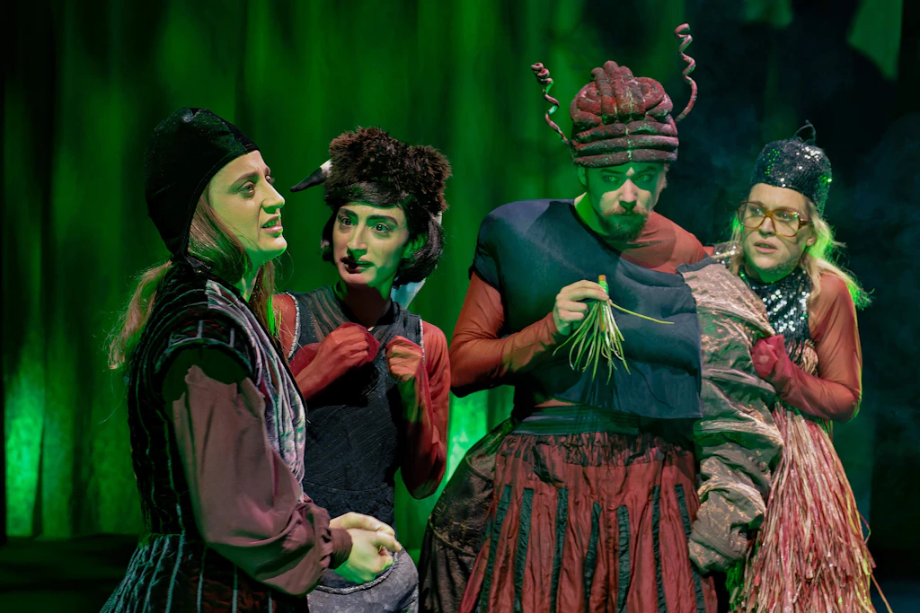 Einfach, albern und genial: Der „Sommernachtstraum“ aus Basel beim Theatertreffen
