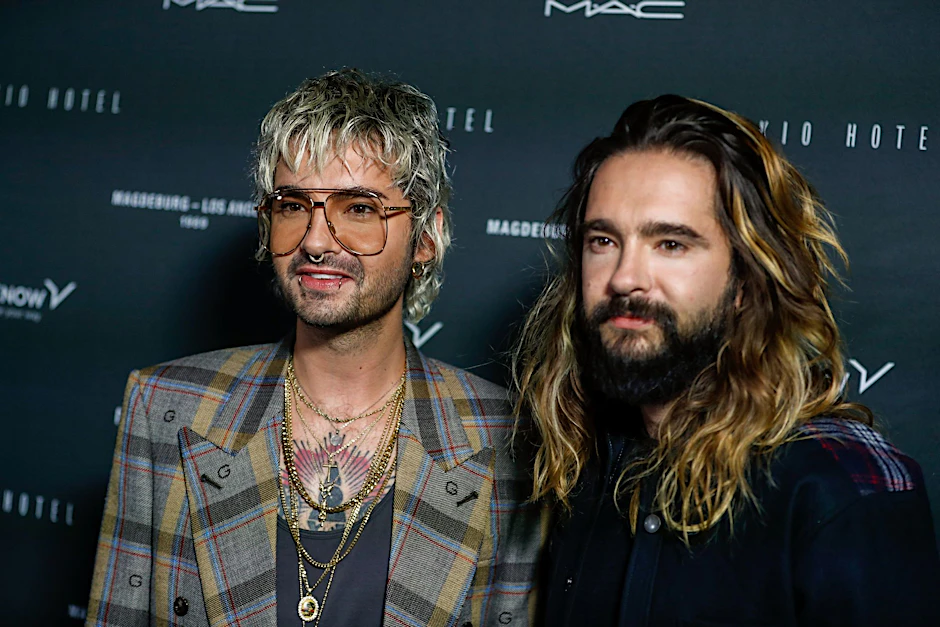 ARCHIV - Bill (l) und sein Bruder Tom Kaulitz bei einer Veranstaltung in Berlin.  