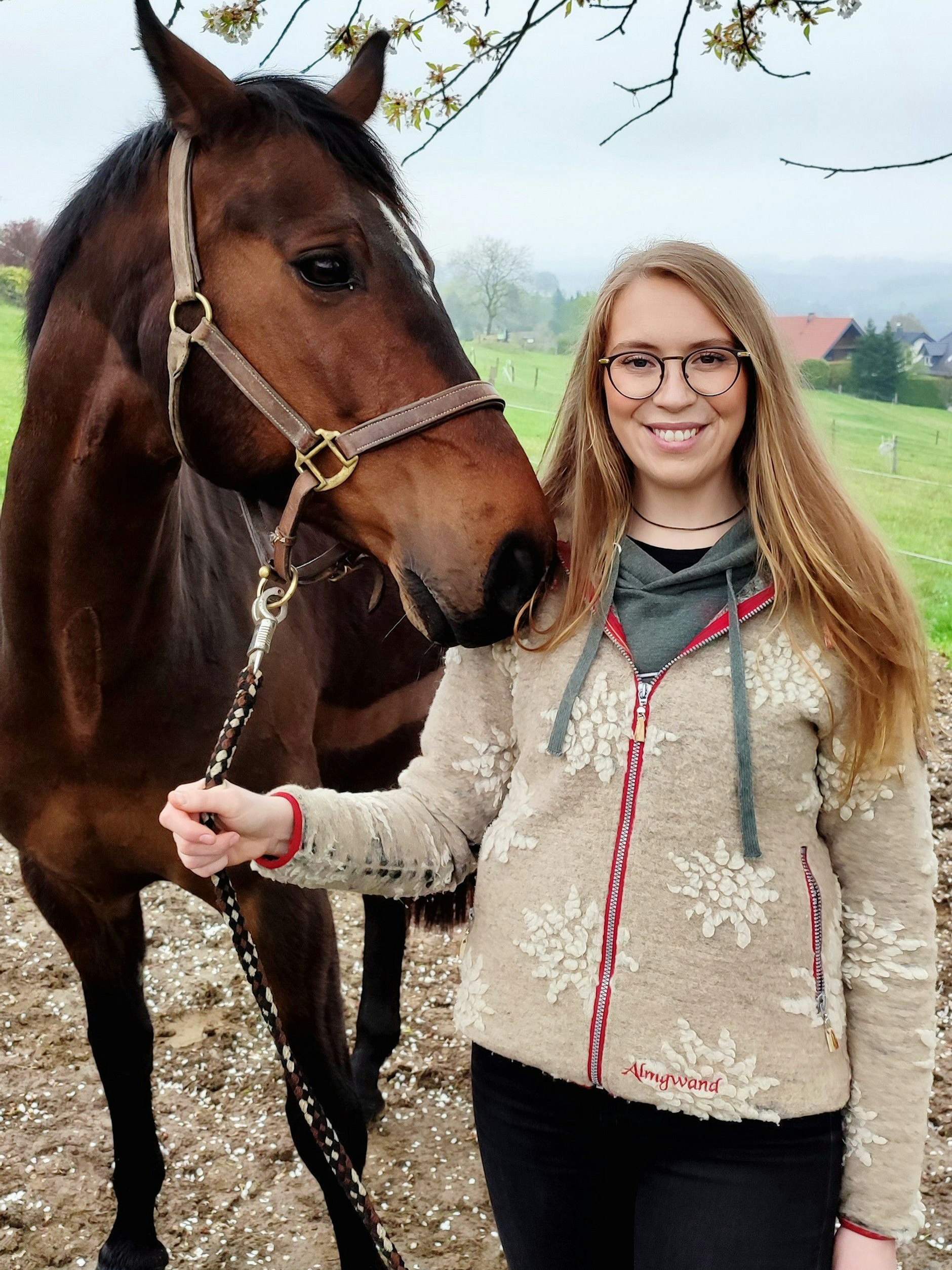 Pferdehalterin Alexandra (27) aus Nordrhein-Westfalen ist bereit für die große Liebe.