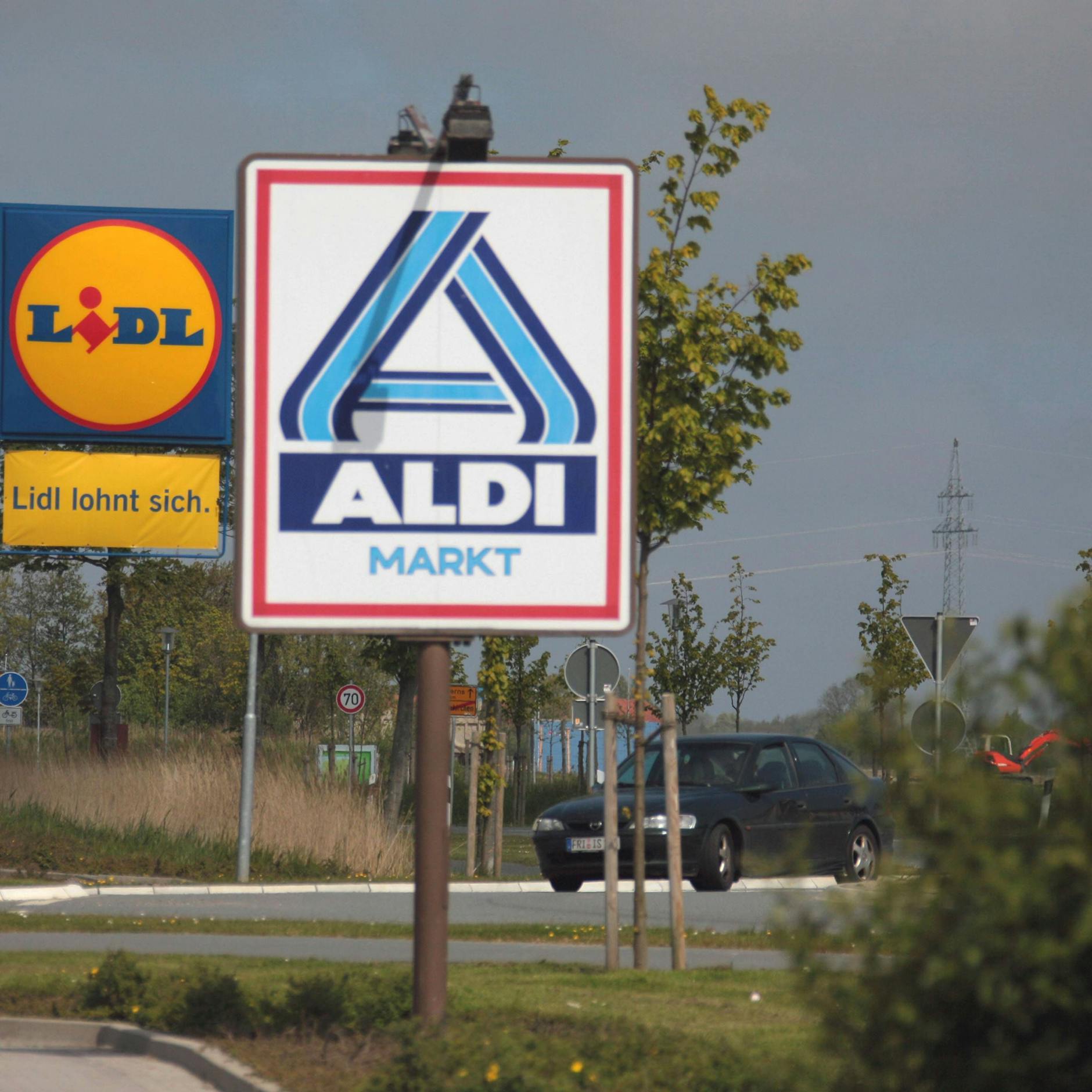 Discounter Lidl und Aldi streichen DIESE Bezahlmethode!