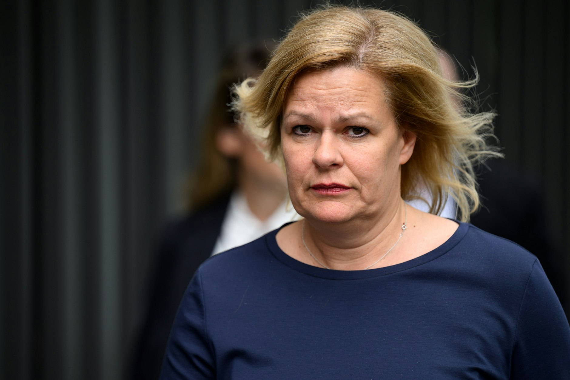 Bundesinnenministerin Nancy Faeser (SPD) handle „planlos, hilflos, kopflos“, findet der innenpolitische Sprecher der CDU/CSU-Bundestagsfraktion.