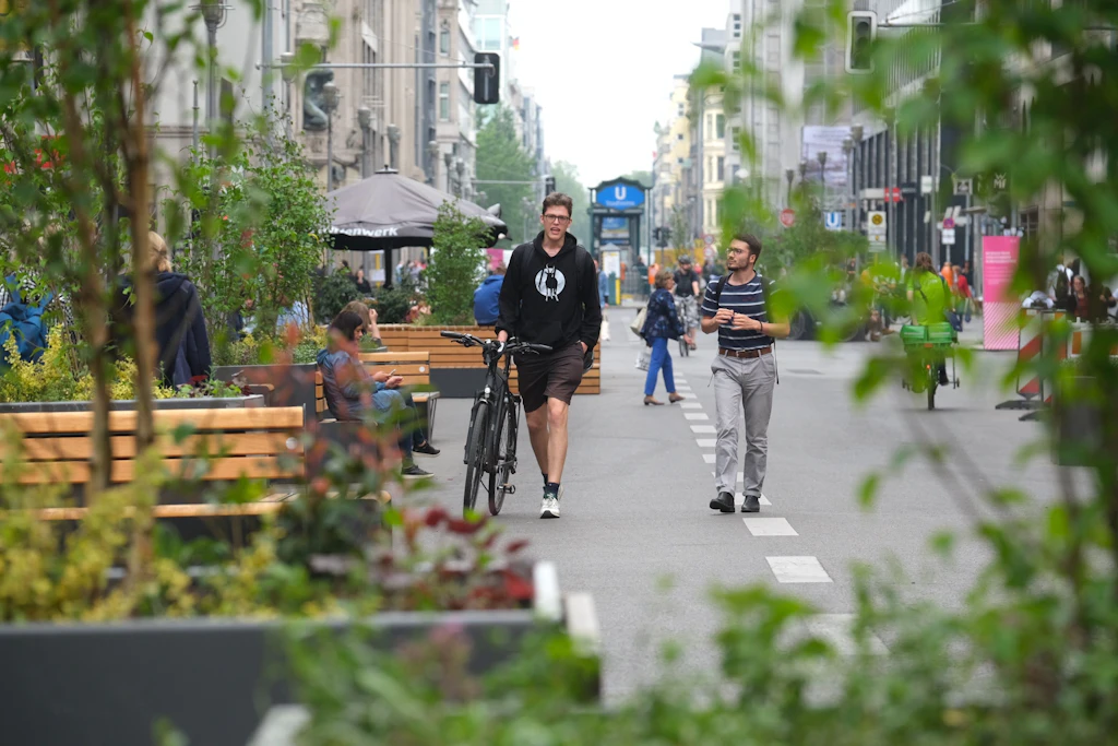 „Reine Symbolpolitik“: Das sind die Reaktionen zur Öffnung der Friedrichstraße