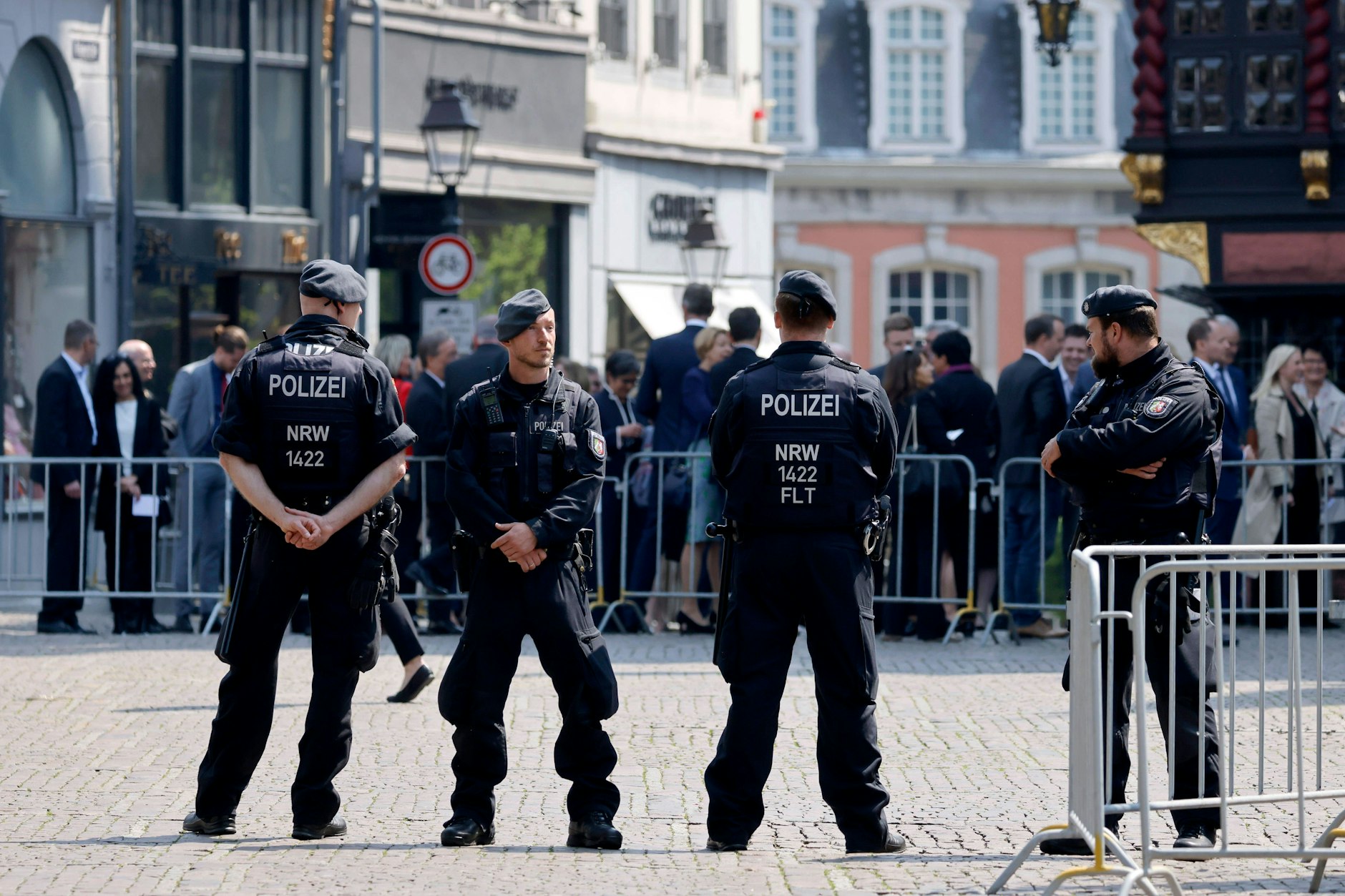 Eine Lehrbeauftragte einer Polizei-Hochschule in Nordrhein-Westfalen ist ihren Job los. Der Grund: Sie soll die Polizei in einem Tweet verunglimpft haben.