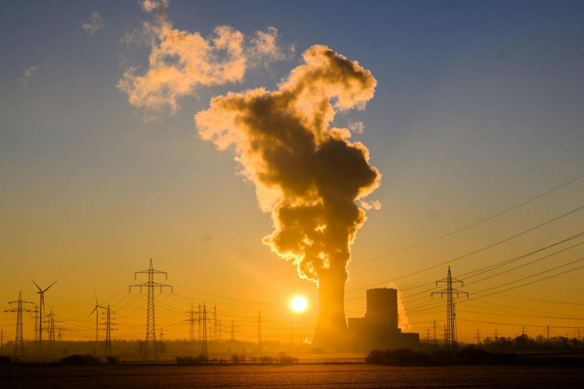 Stromerzeugung aus Braunkohle stößt im Energiesektor weiterhin die meisten Emissionen aus. 