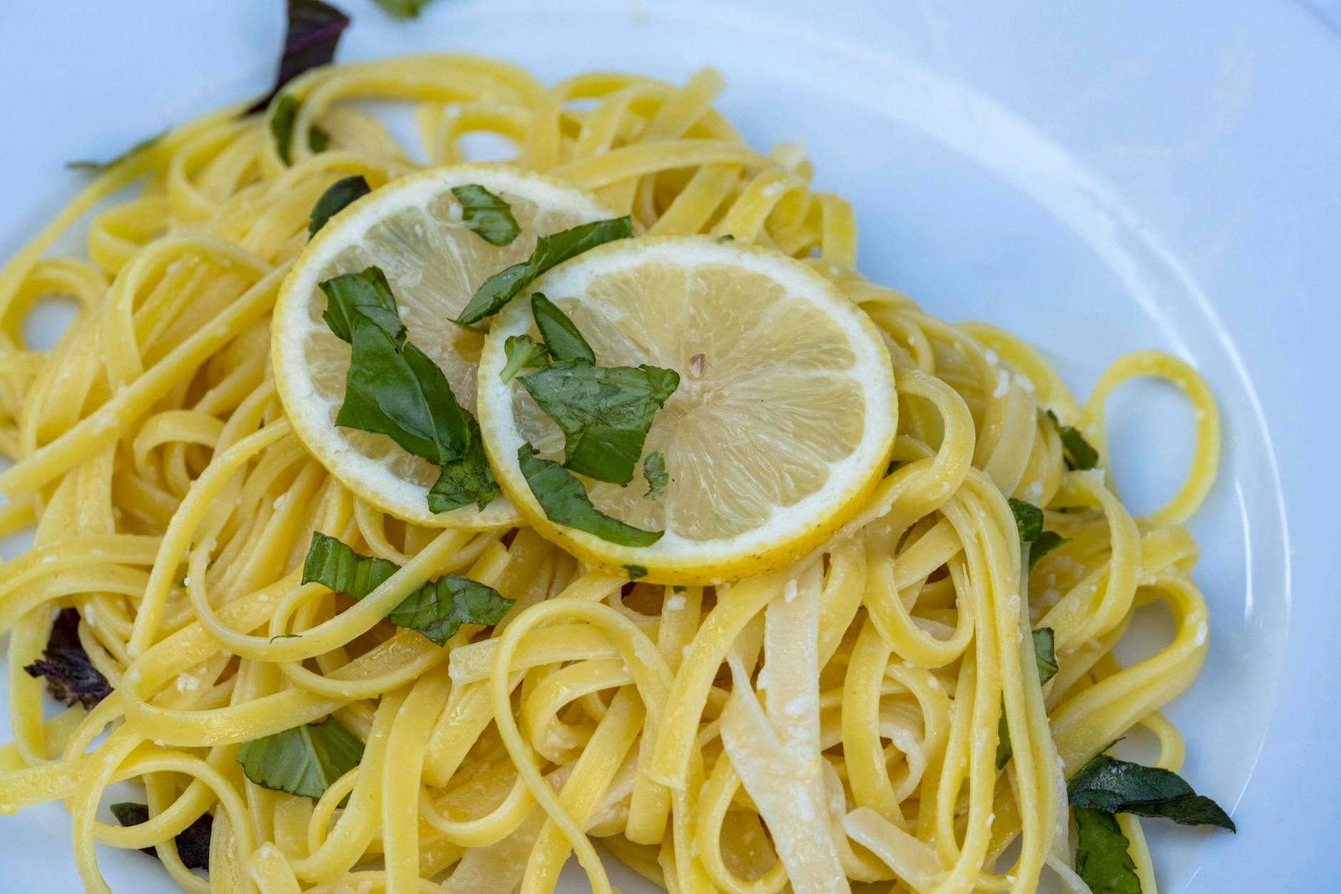 Zitronenpasta - dieses Gericht passt herrlich in den Sommer und ist so lecker und leicht. 