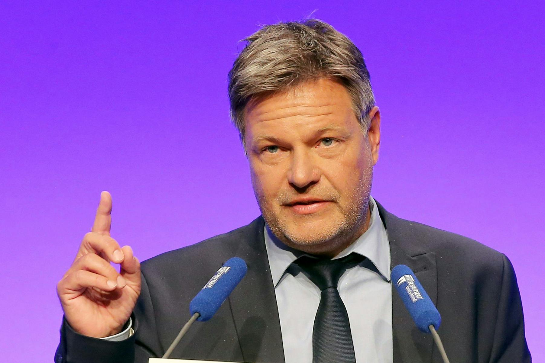 Der Grünen-Wirtschaftsminister Robert Habeck wirft der FDP „Wortbruch“ vor. 