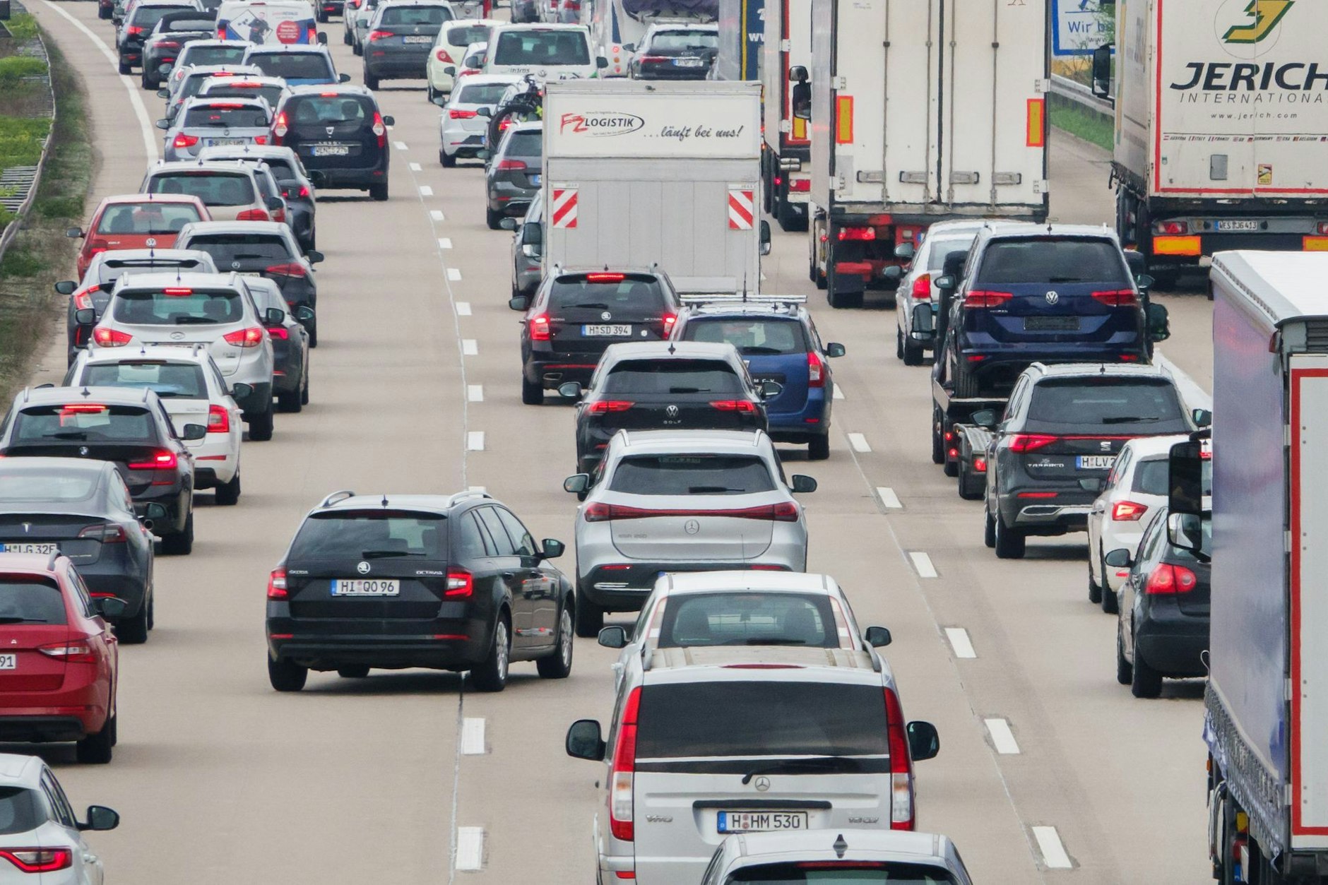 Kein Stau kann schlimm genug sein, als dass der Deutsche auf den ÖPNV umsteigen würde.&nbsp;