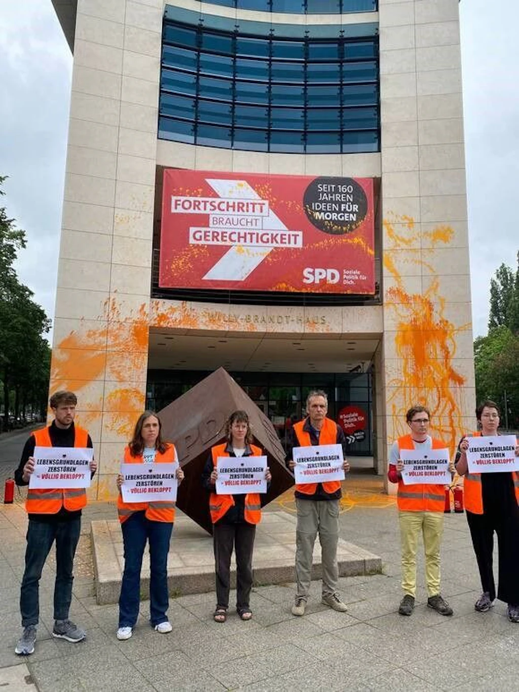 Wegen „Bekloppt“-Aussage von Scholz: Letzte Generation beschmiert SPD-Parteizentrale