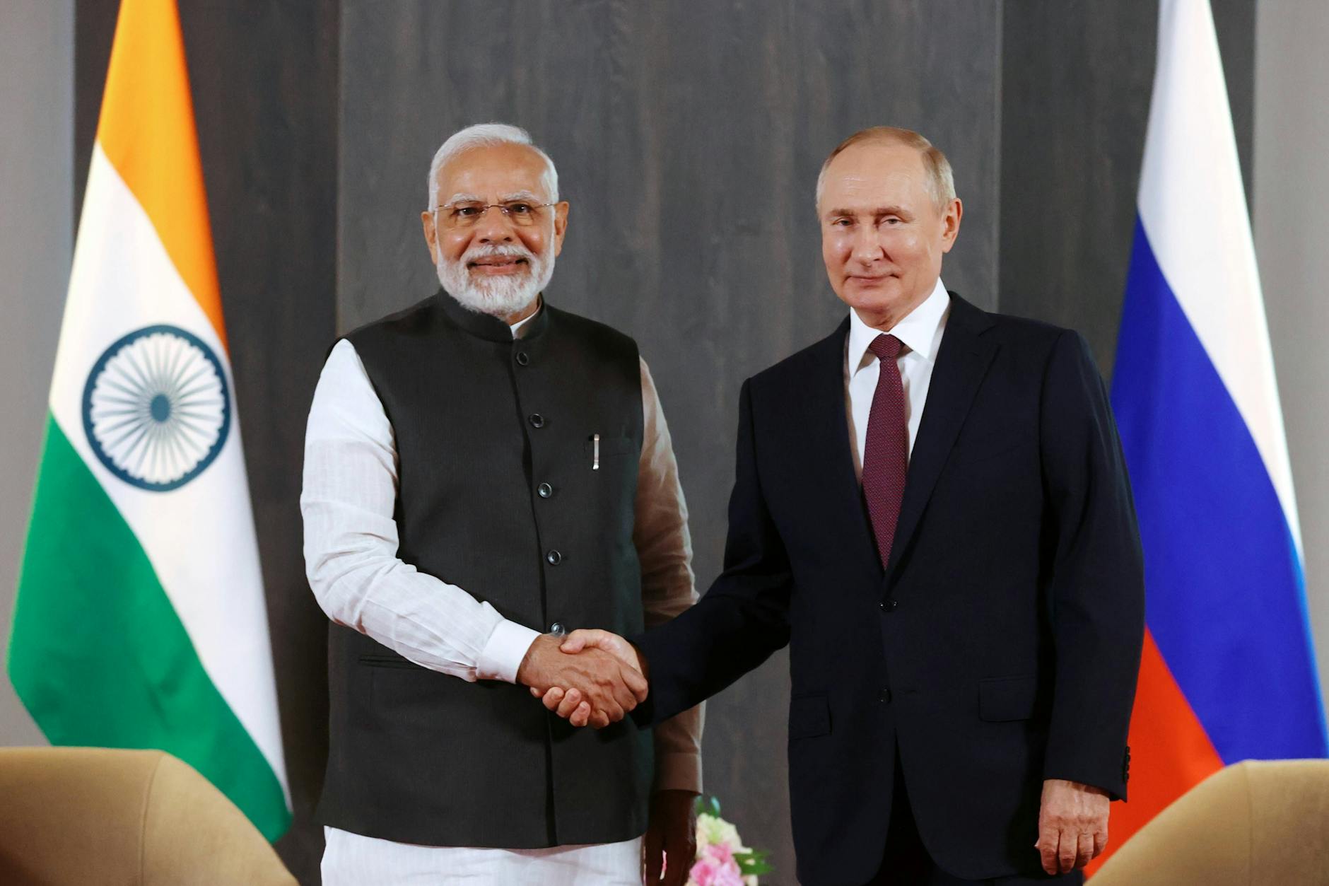 Narendra Modi und Wladimir Putin bei einem Treffen in Usbekistan im September 2022