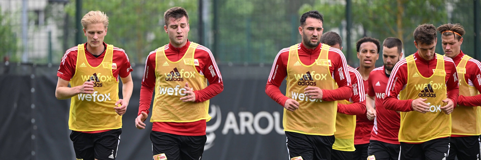 Back for attack. Oder genauer gesagt: Zurück zum Verteidigen. Robin Knoche, Abwehrchef des 1. FC Union (2.v.l.), stieg am Dienstag wieder ins Training ein.&nbsp;
