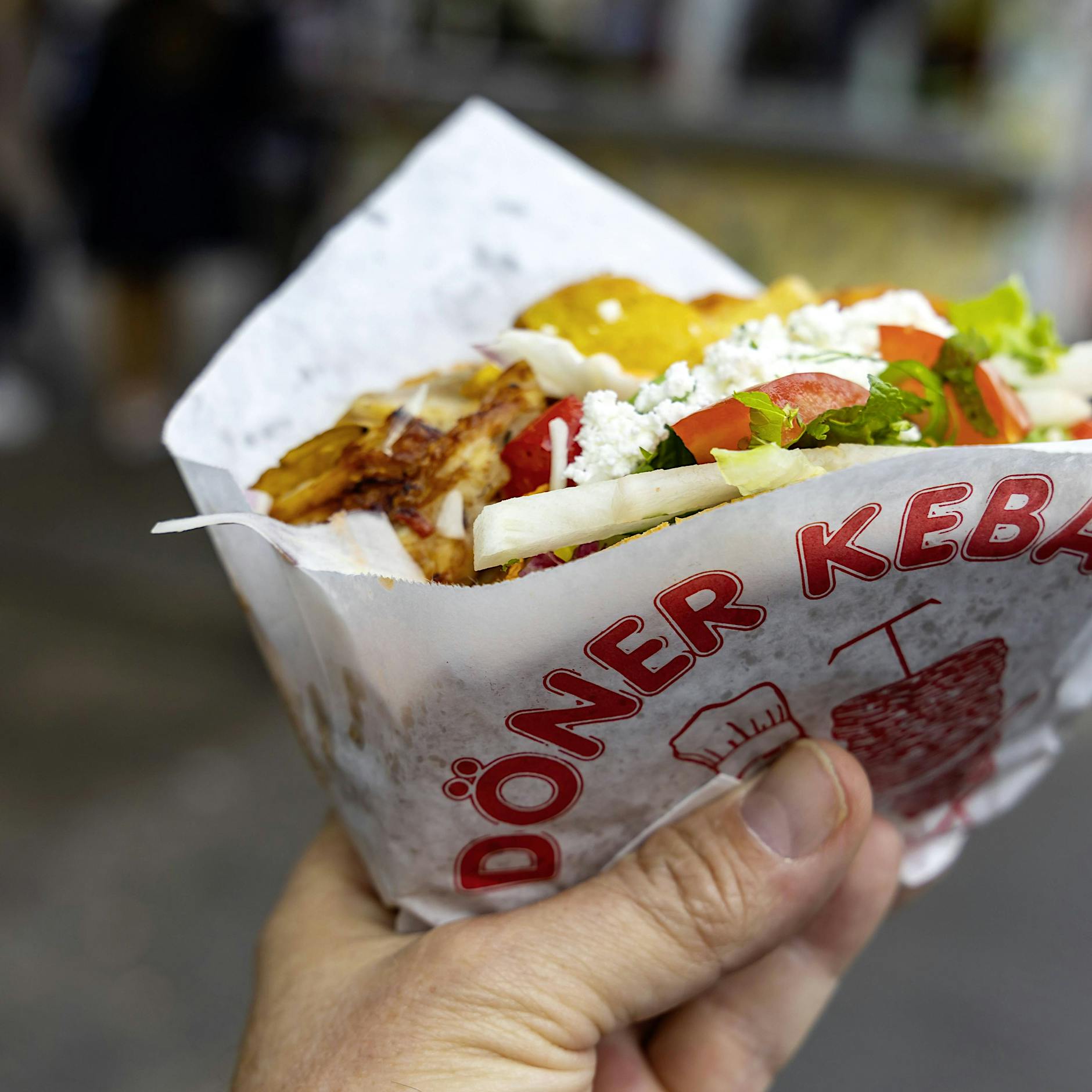 Döner-Preise in Berlin: Eigentlich müsste Döner 10 Euro kosten, sagt ein Dönerfleischproduzent