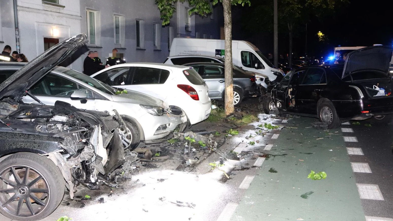 Der Lancia (re.) rammte gleich mehrere Fahrzeuge.