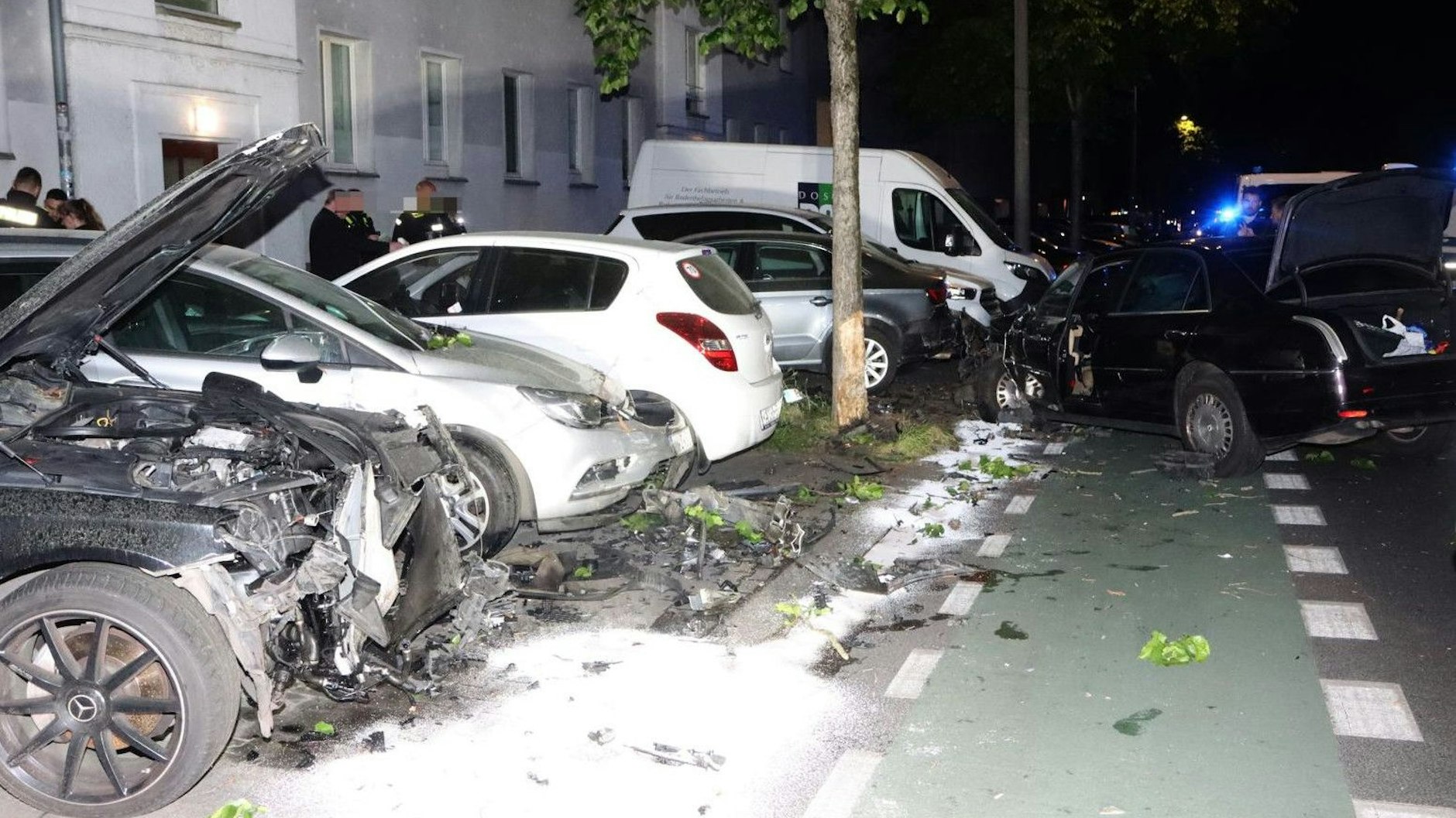 Der Lancia (re.) rammte gleich mehrere Fahrzeuge.