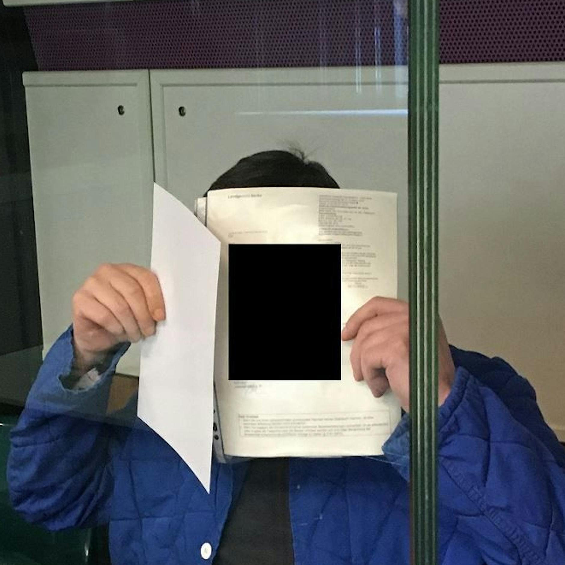 Mutige Verkäuferin schreit diesen Räuber in die Flucht