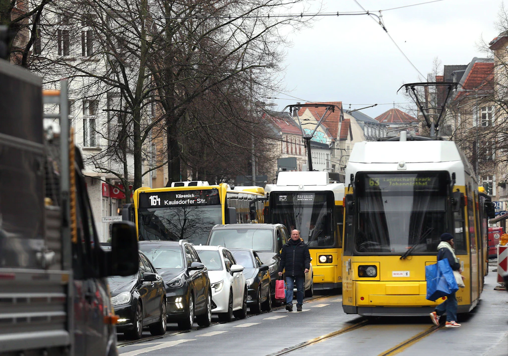 Verkehrswahnsinn am S-Bahnhof Köpenick: Nächste Straße dicht
