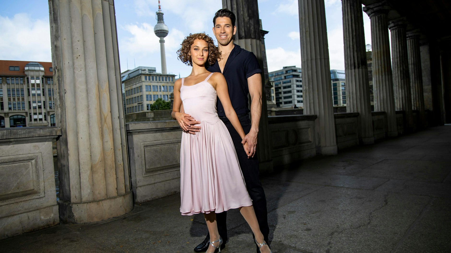 Deike Darrelmann lebt in Wien, Máté Gyenei ist in Berlin zu Hause.&nbsp;