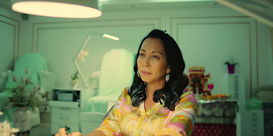 Die beste Kundin ihres eigenen Beautysalons:&nbsp;Minh-Khai Phan-Thi als Tracy Knuppe