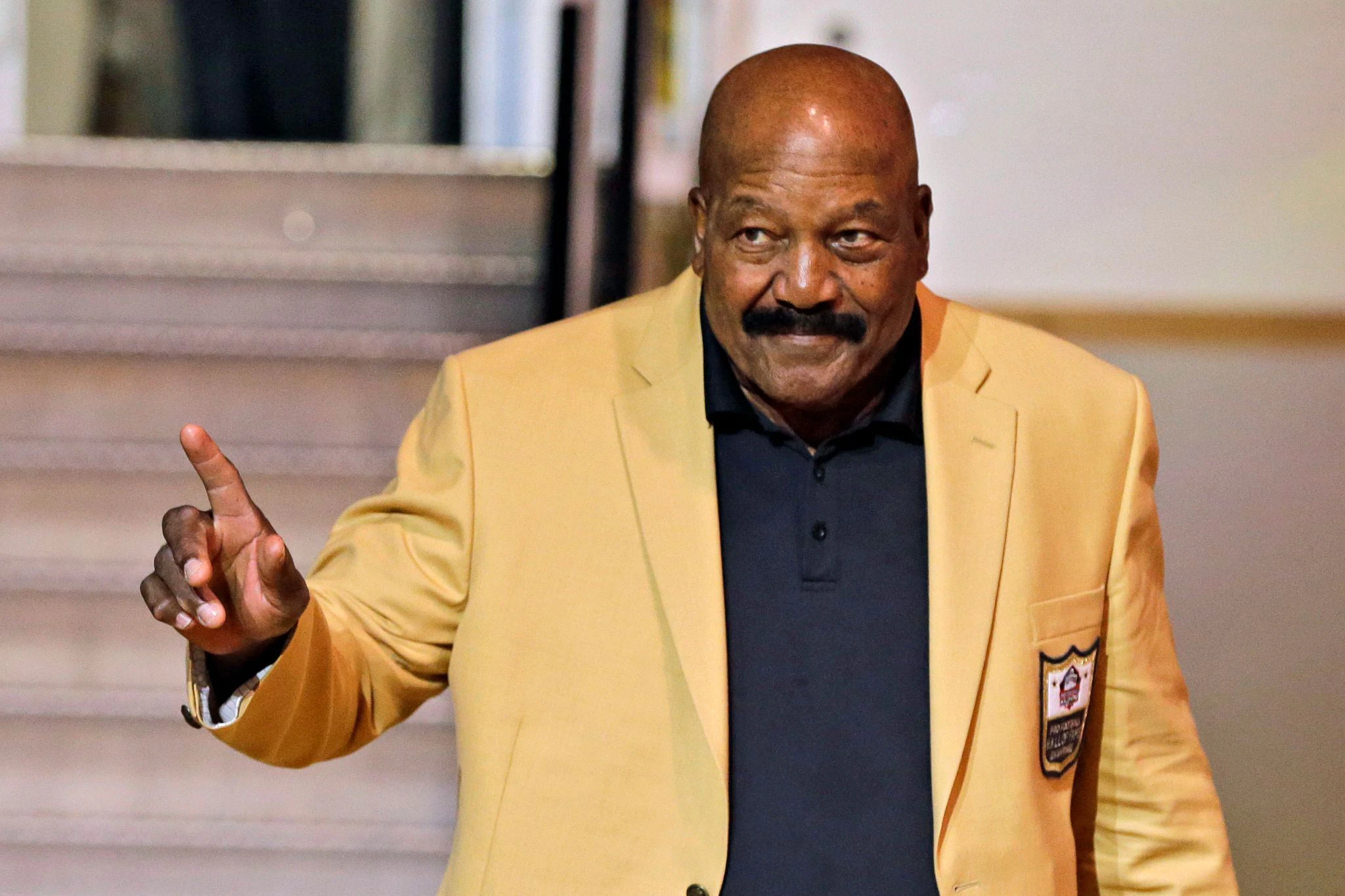 ARCHIV - Jim Brown wird vor dem ersten Pro Football Hall of Fame Fan Fest im International Exposition Center vorgestellt.  
