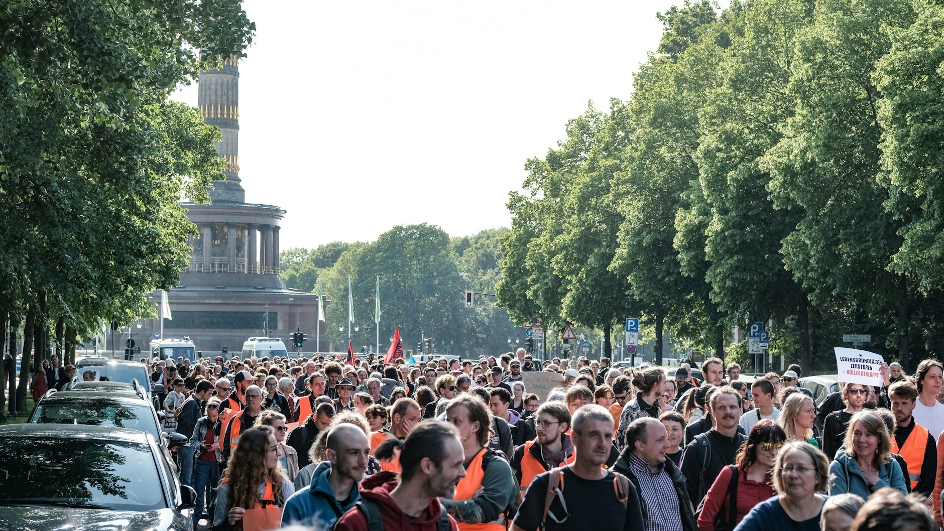 Hunderte Menschen haben sich am Mittwoch mit den Aktivisten der Letzten Generation solidarisiert.&nbsp;