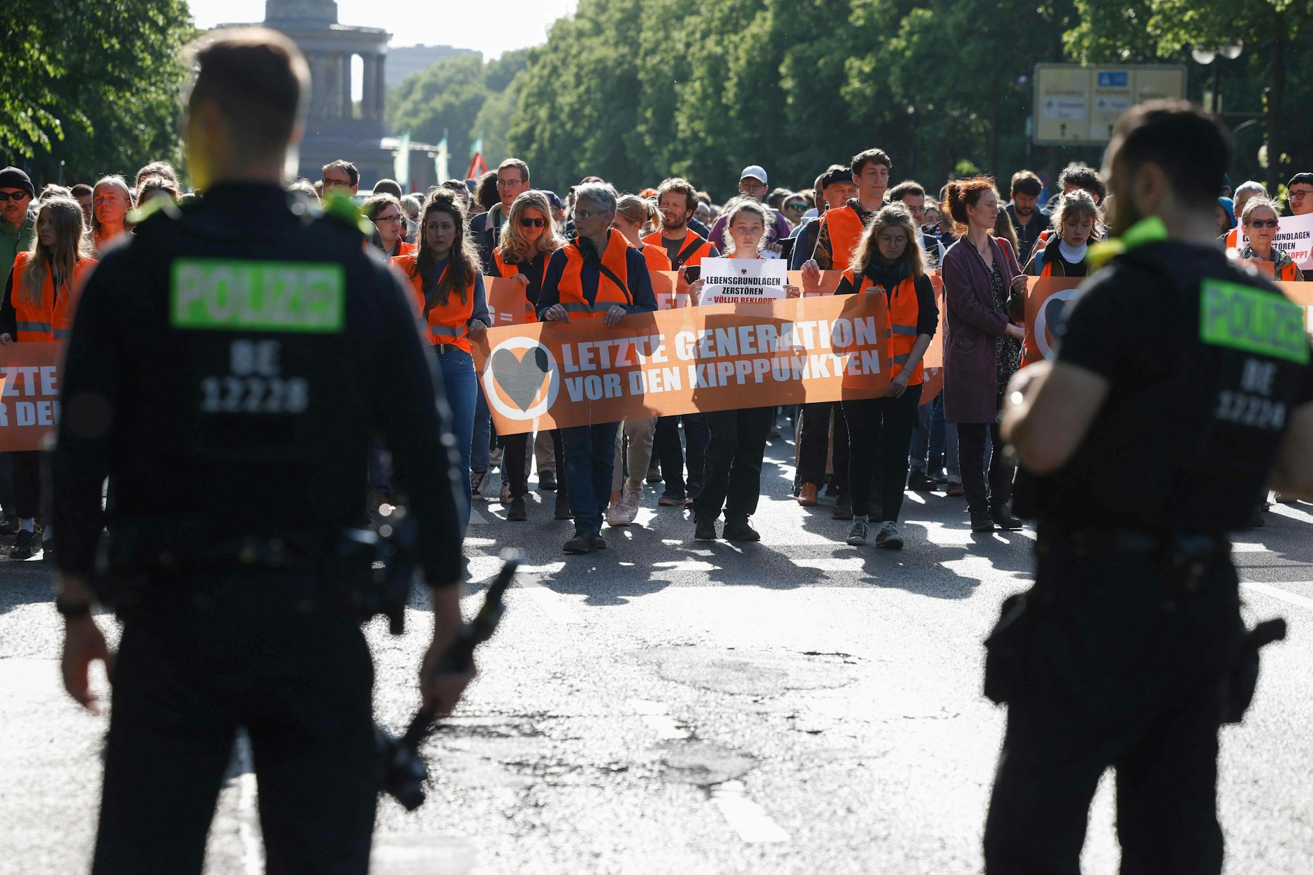 Ein Protestmarsch der Letzten Generation in Berlin.