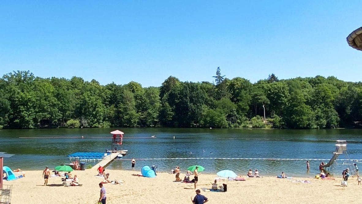 Spiel, Spaß und Badehose an! Teamevent auf dem Erlebnis-Parcours im Strandbad Plötzensee.