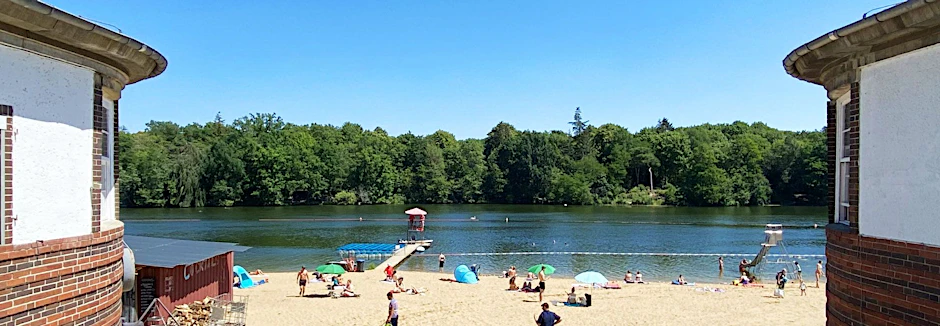 Spiel, Spaß und Badehose an! Teamevent auf dem Erlebnis-Parcours im Strandbad Plötzensee.