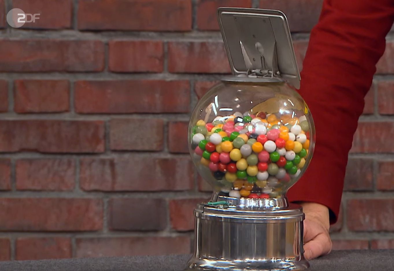 Image - „Bares für Rares“-Händler zahlt hübsches Sümmchen für 60 Jahre alte Kaugummis