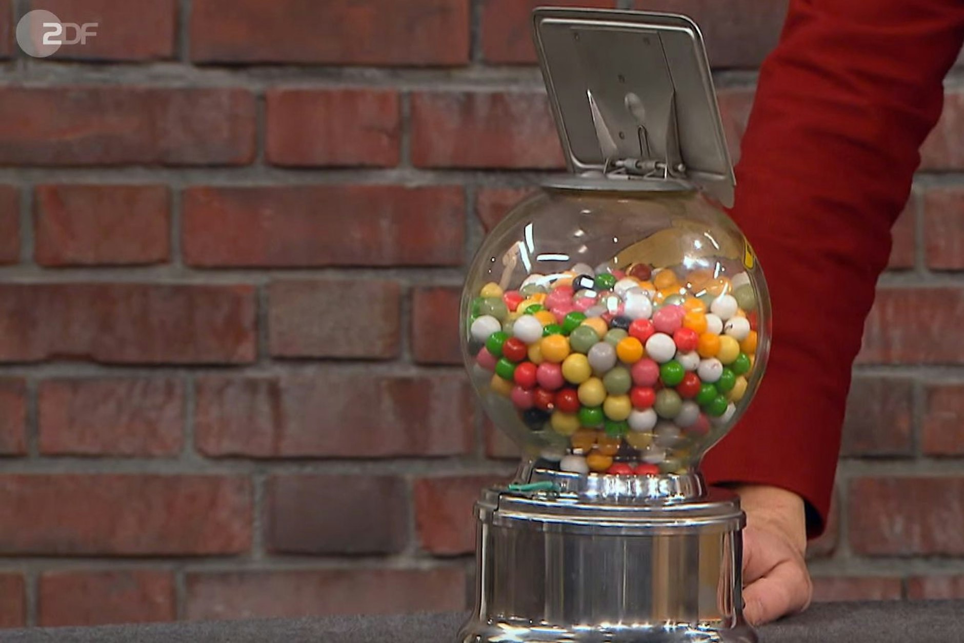 Originaler Automat mit originaler Füllung – wieder mal ein echt skurriles Gerät bei „Bares für Rares“.